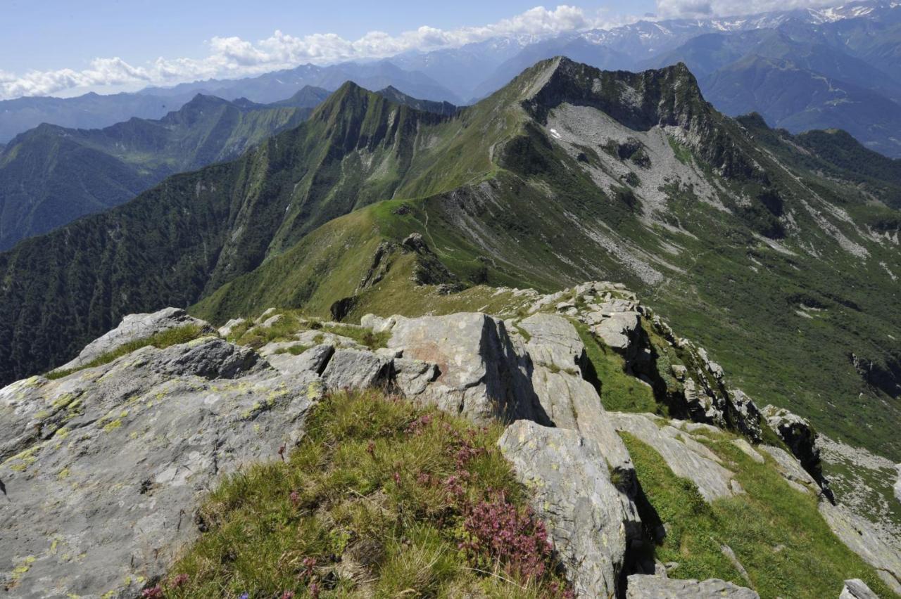 Хостел Rifugio Parpinasca Trontano Экстерьер фото
